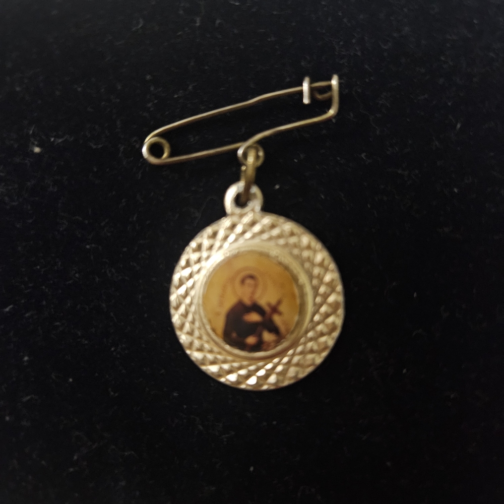 St Gerard Goldtone Religious Pin. Reliquary.
